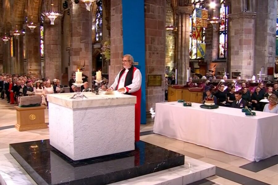 Primus offers prayer at dedication service of the King and Queen